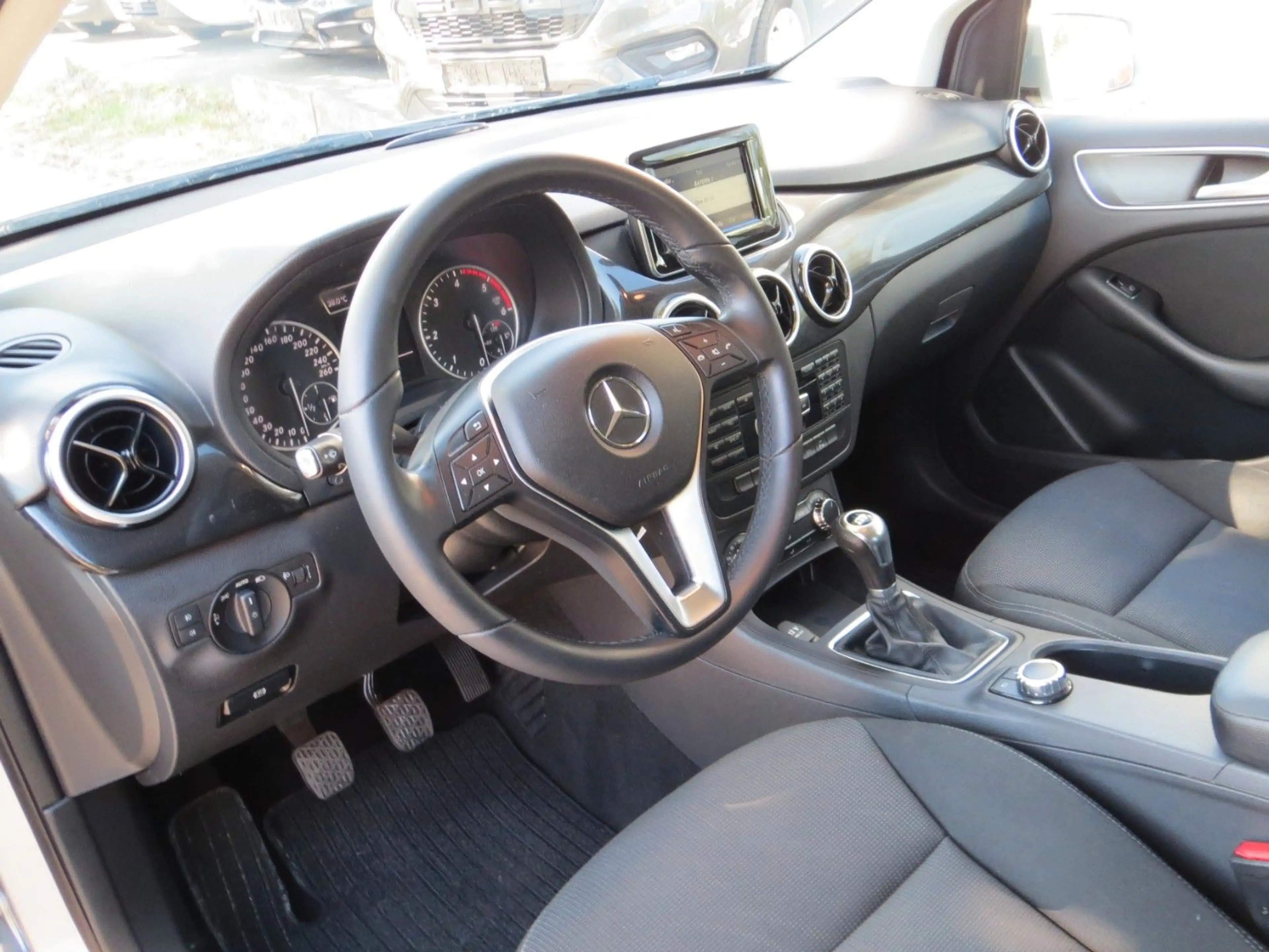 Mercedes-Benz B 200 B B 200 CDI — photo 9