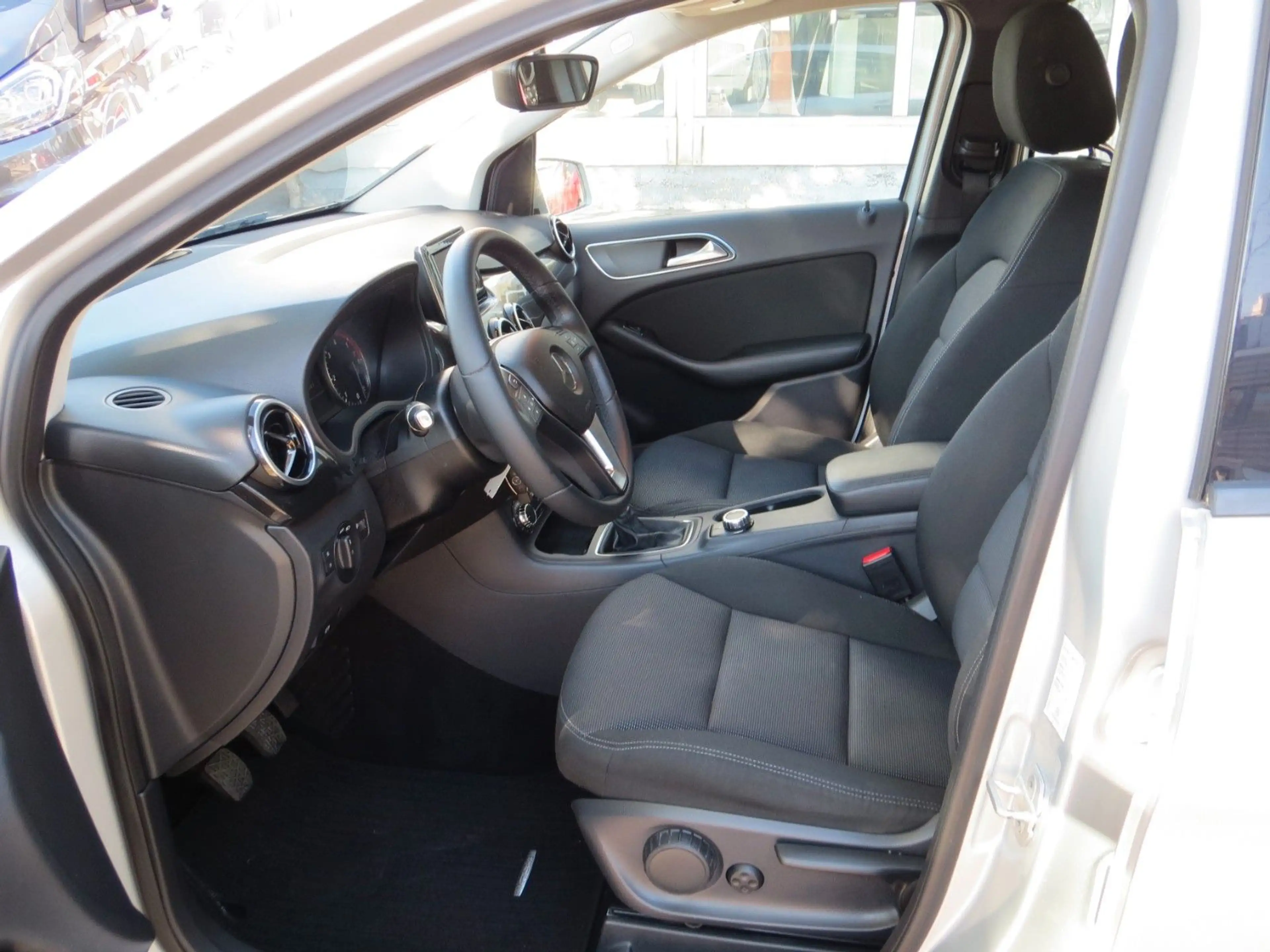 Mercedes-Benz B 200 B B 200 CDI — photo 8