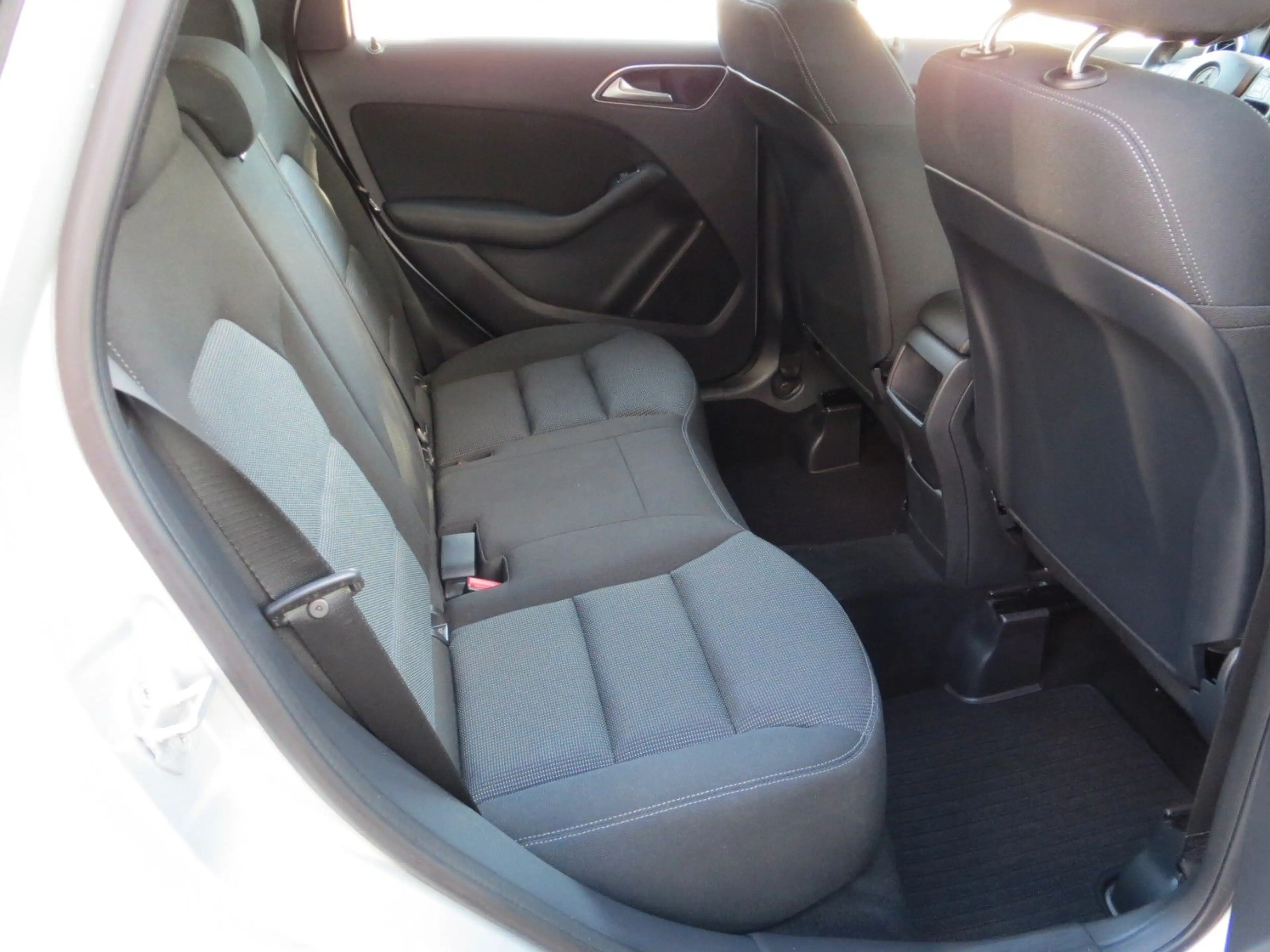 Mercedes-Benz B 200 B B 200 CDI — photo 12