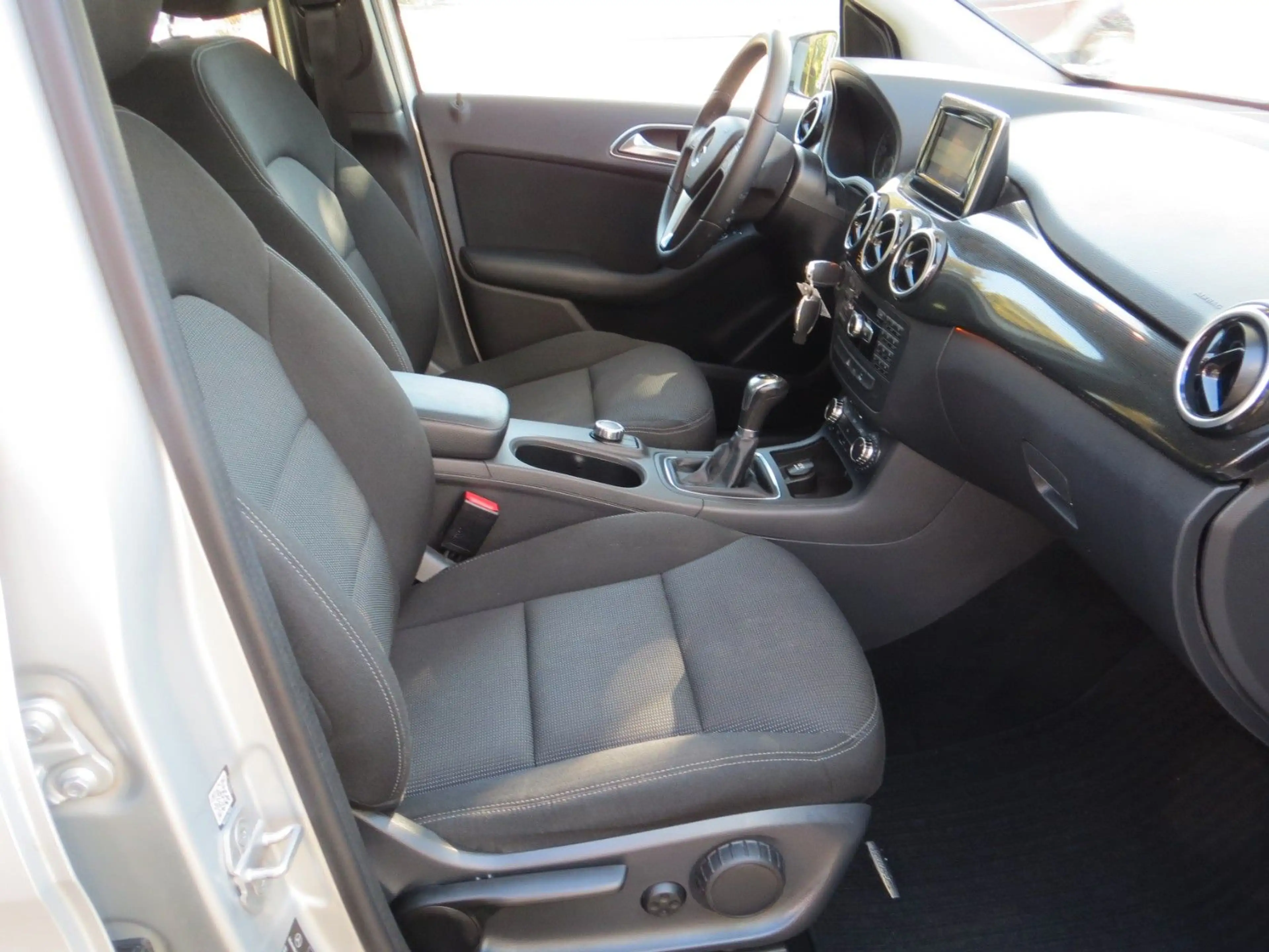 Mercedes-Benz B 200 B B 200 CDI — photo 13