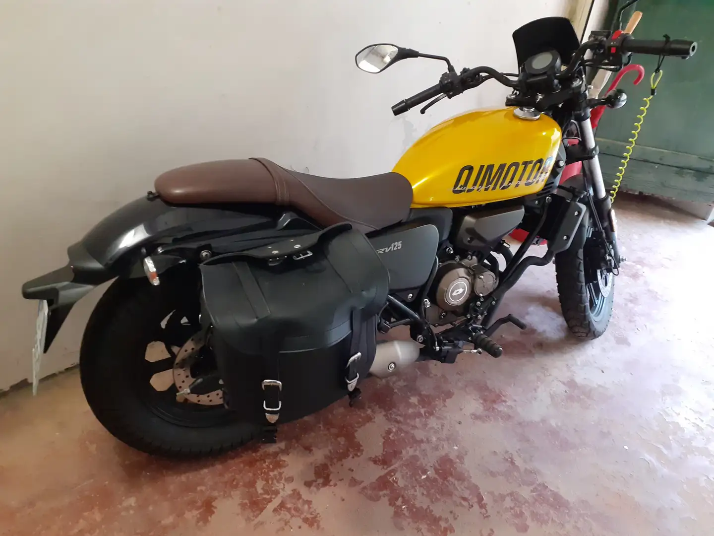 QJ Motor 125 SRV Oro - 1
