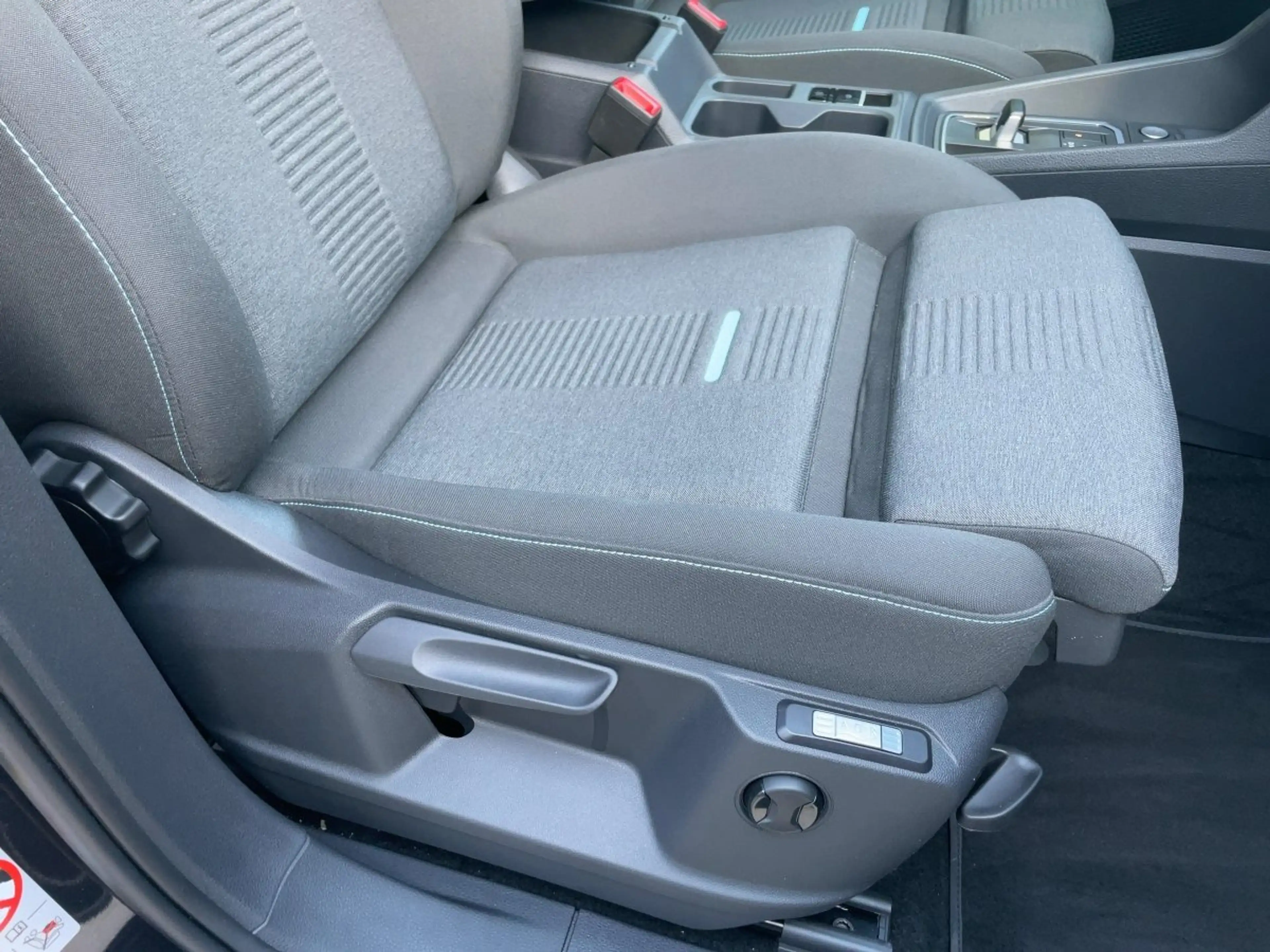 Ford Tourneo Connect 1.5 EcoBoost SHZ*ACC*NAV*PDC — photo 10