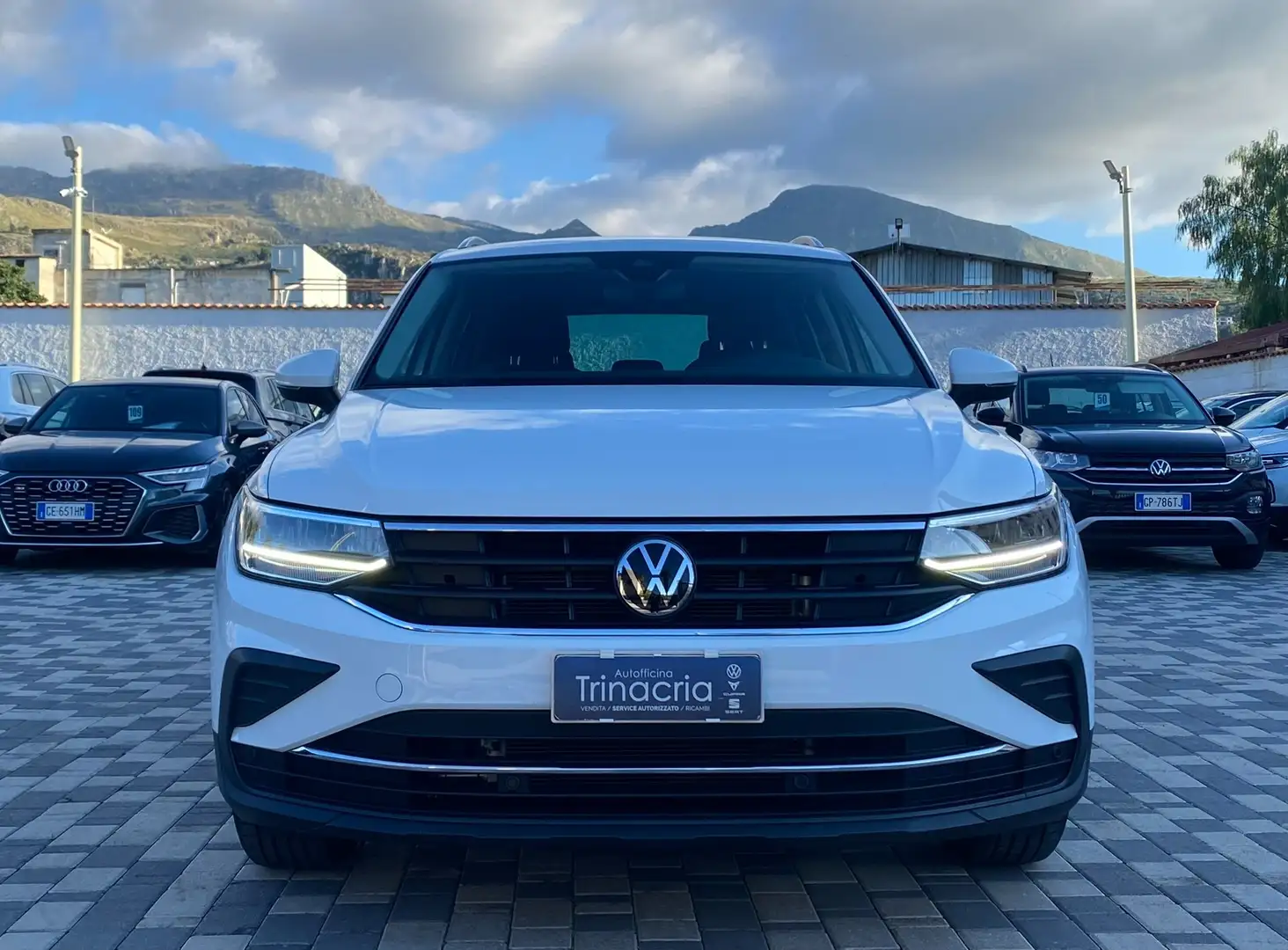 Volkswagen Tiguan Life 2.0 TDI 122CV Weiß - 2