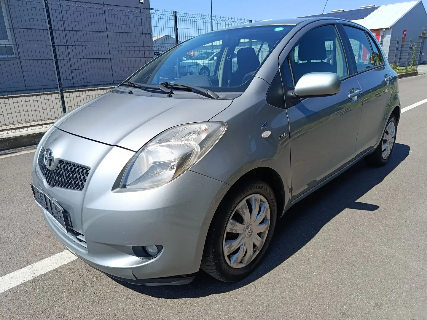 Toyota Yaris 1.4 Turbo D-4D Linea Luna Szary - 1
