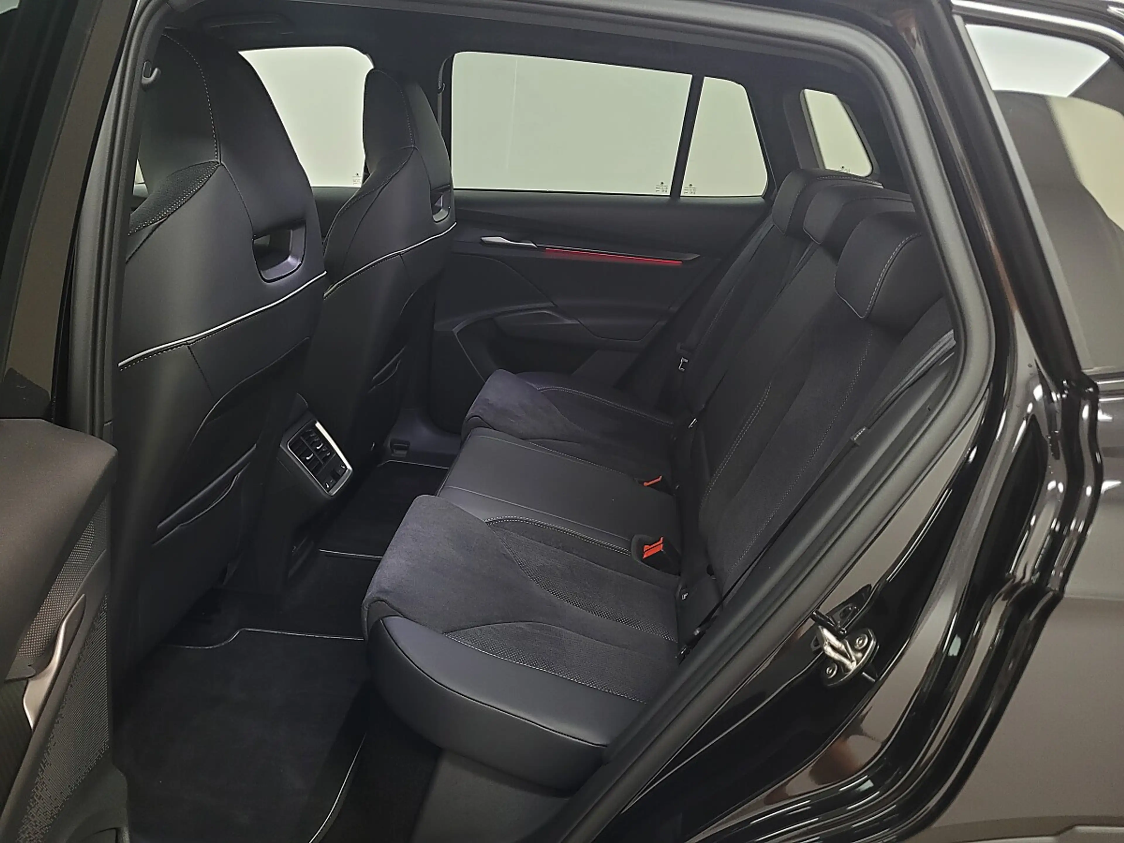 Skoda Elroq 85 82kWh Sportline AHK, Matrix-LED, Wärmep, net... — photo 15