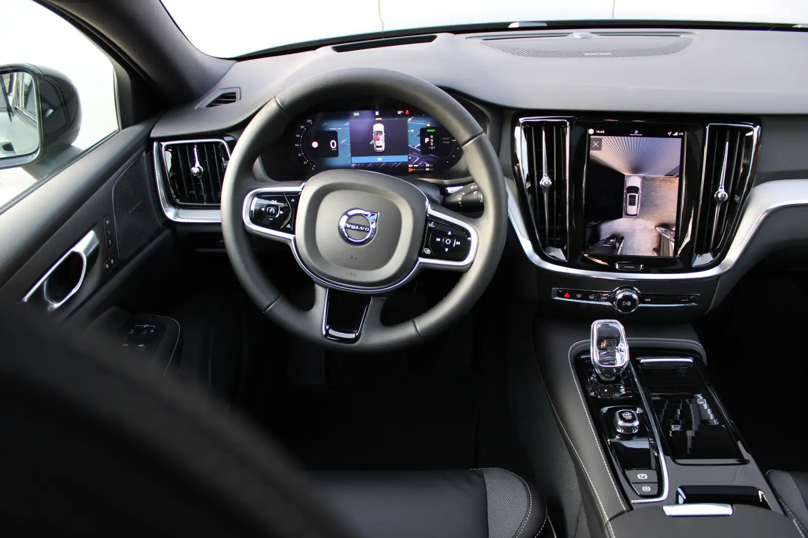 Volvo V60 T6 Plug-in hybrid AWD Plus Dark | Premium | Sport Verde - 2