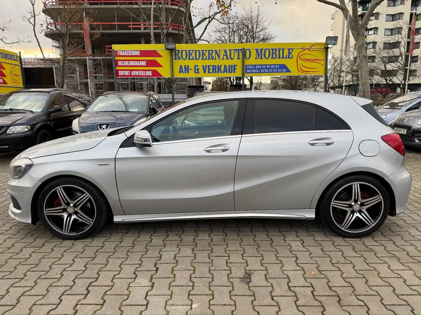 Mercedes-Benz A 250 A A 250 Sport DCT AUTOMATIK* *ROTE GURTE* Silber - 2