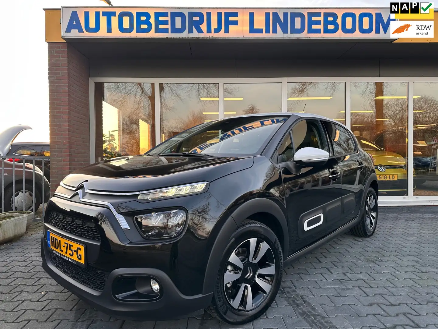 Citroen C3 1.2 PureTech Shine Stoel verwarming/Keyles start/L Negro - 1