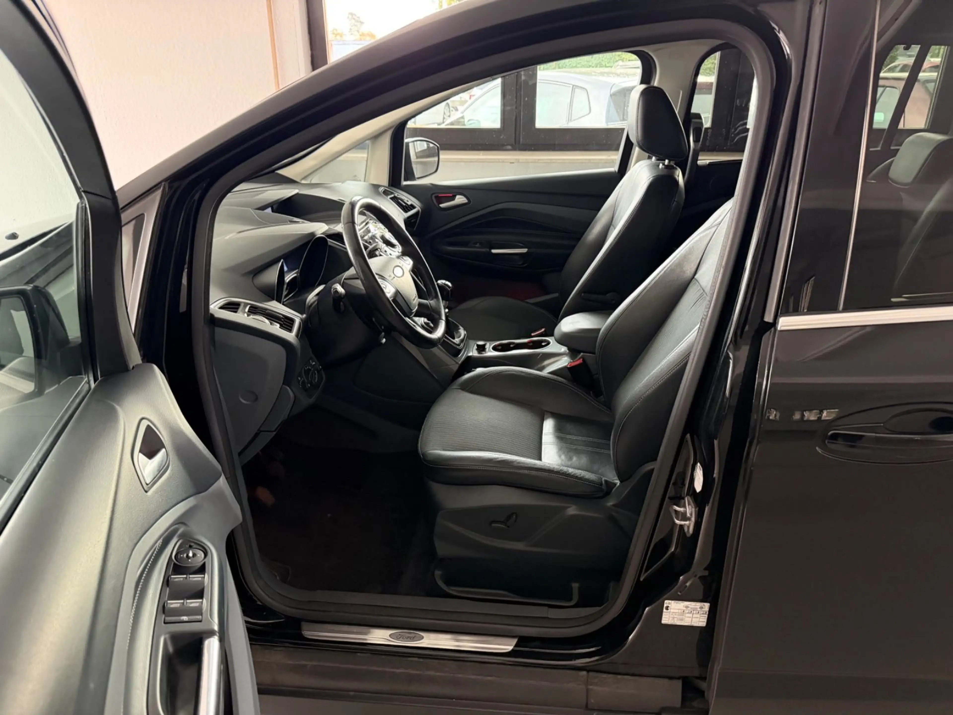 Ford Grand C-Max Titanium 7 Sitzer Navi Kamera — photo 5