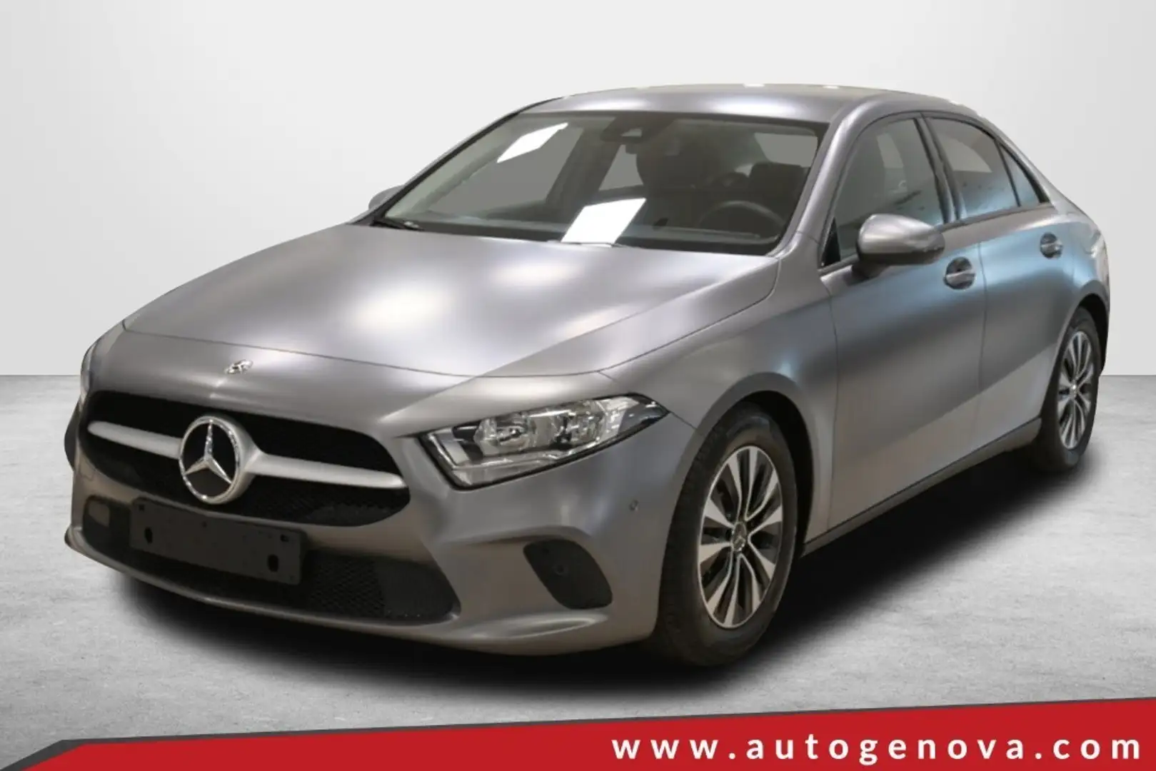 Mercedes-Benz A 180 A 180 d Business Sedan Gris - 1