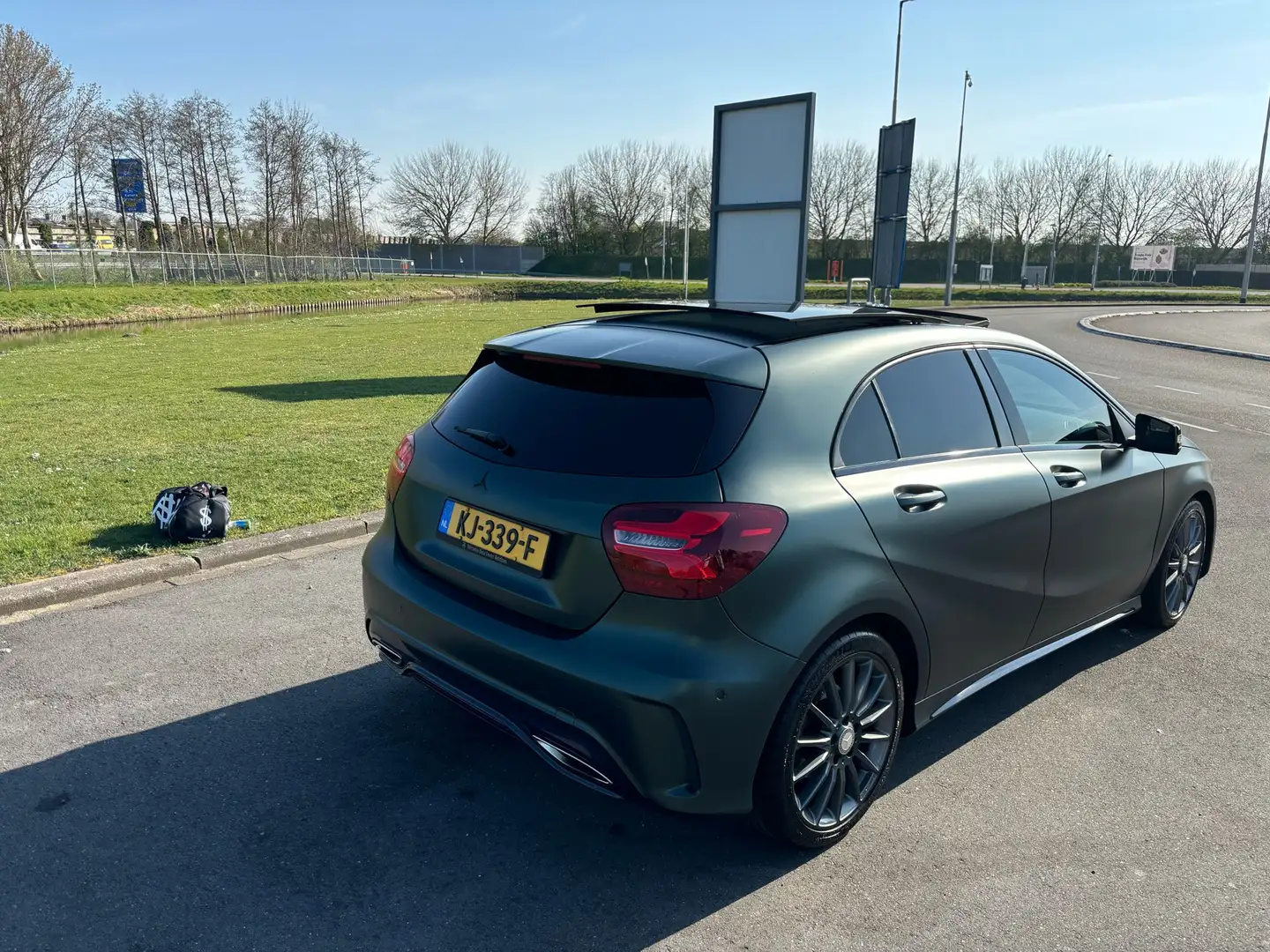 Mercedes-Benz A 180 AMG Night Edition Plus Zwart - 2
