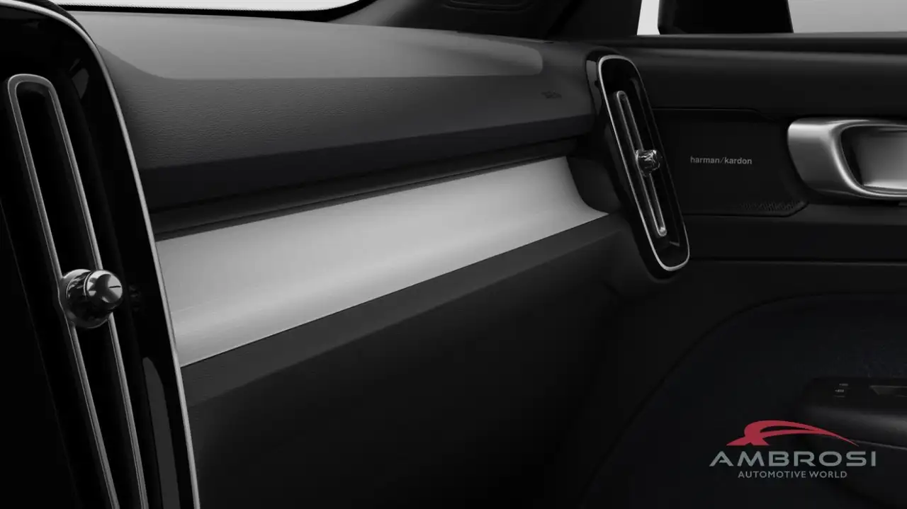 Volvo XC40 2026 — фото 14