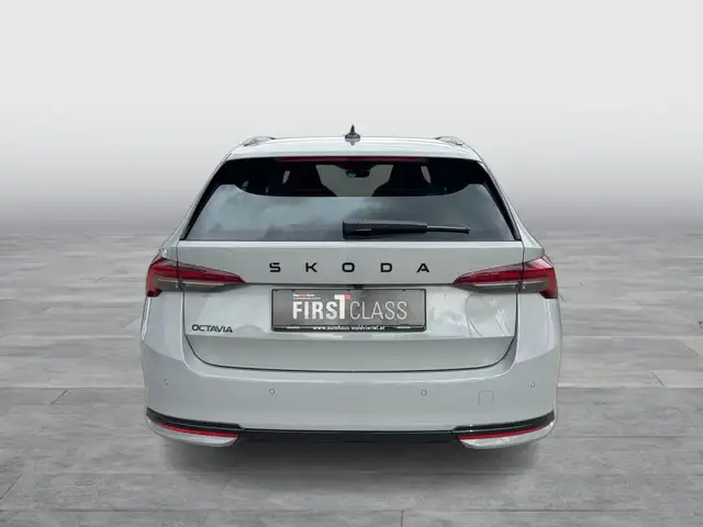 Skoda Octavia view 5