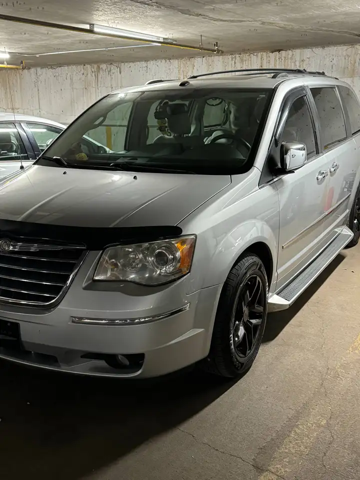 Chrysler Town & Country снимка Chrysler Town & Country