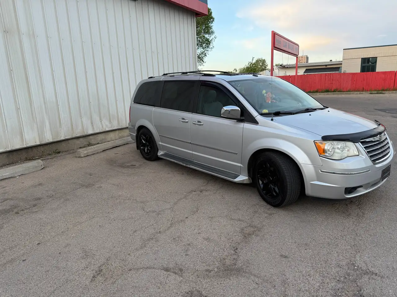Chrysler Town & Country снимка Chrysler Town & Country