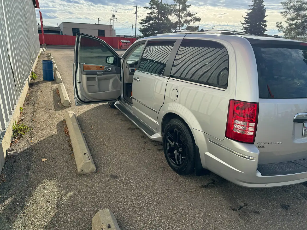 Chrysler Town & Country снимка Chrysler Town & Country