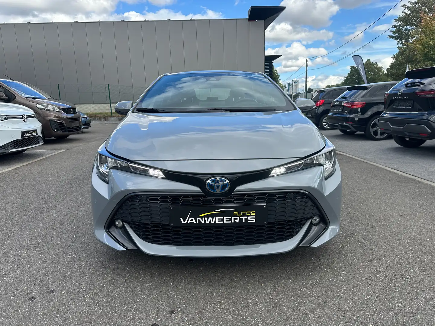 Toyota Corolla 1.8 Hybrid Business Edition, CARPLAY / CAMERA /LED Grau - 2
