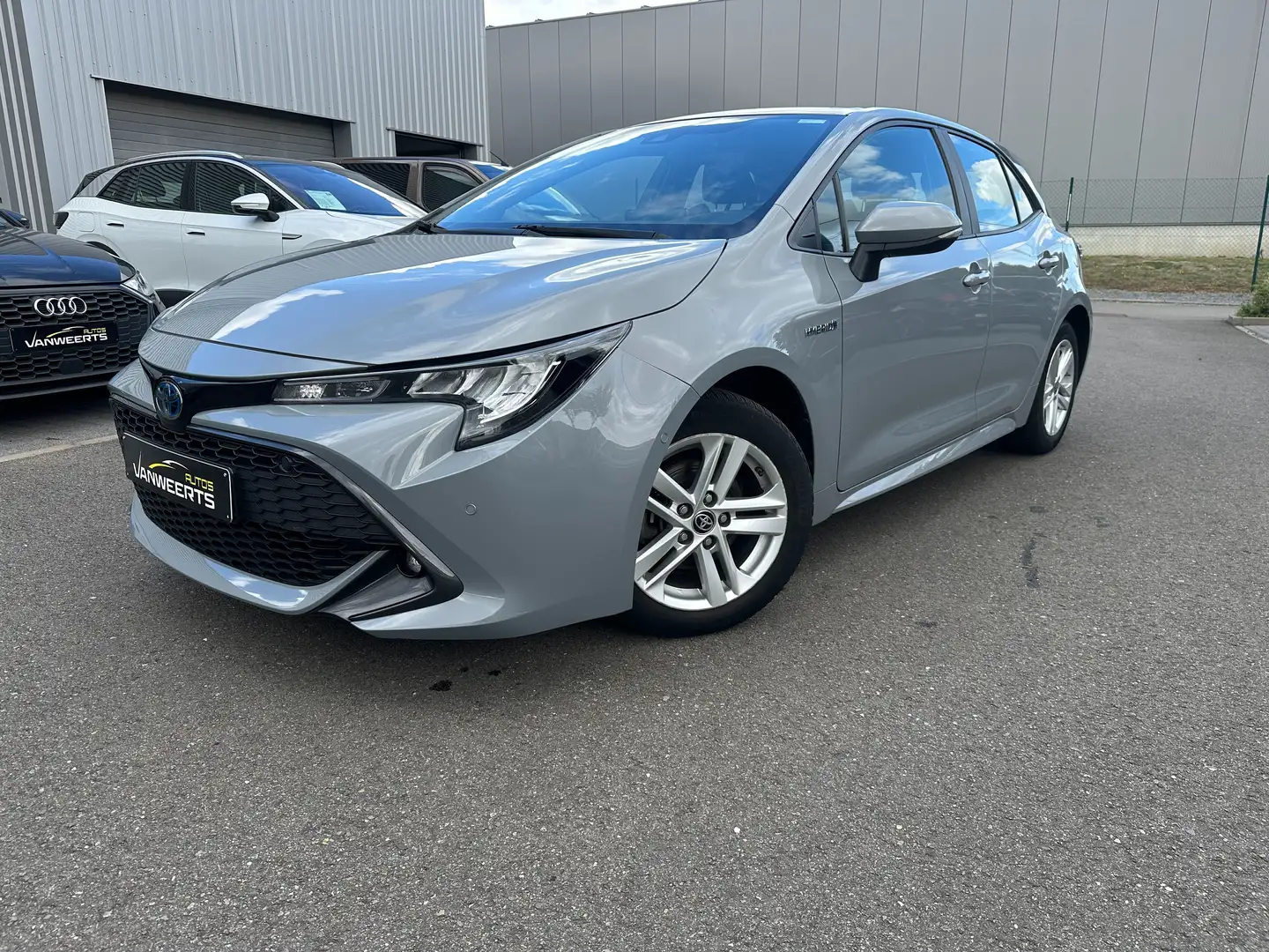 Toyota Corolla 1.8 Hybrid Business Edition, CARPLAY / CAMERA /LED Grau - 1