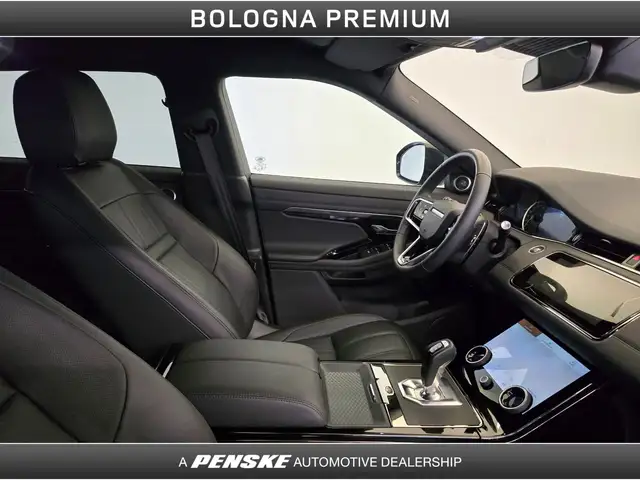 Land Rover Range Rover Evoque view 3