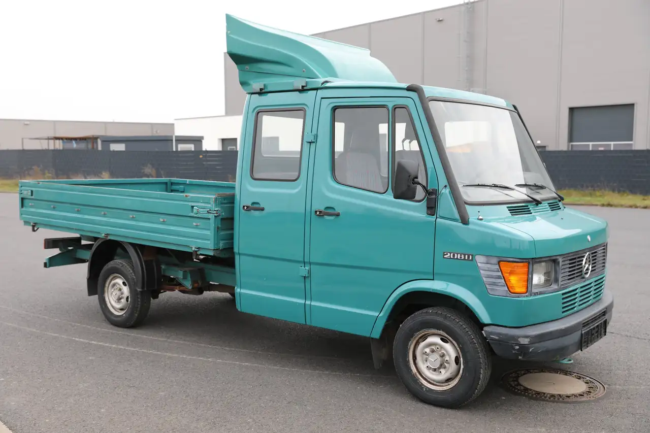Mercedes-Benz 208