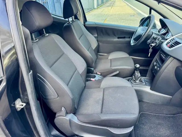 Peugeot 207 view 9