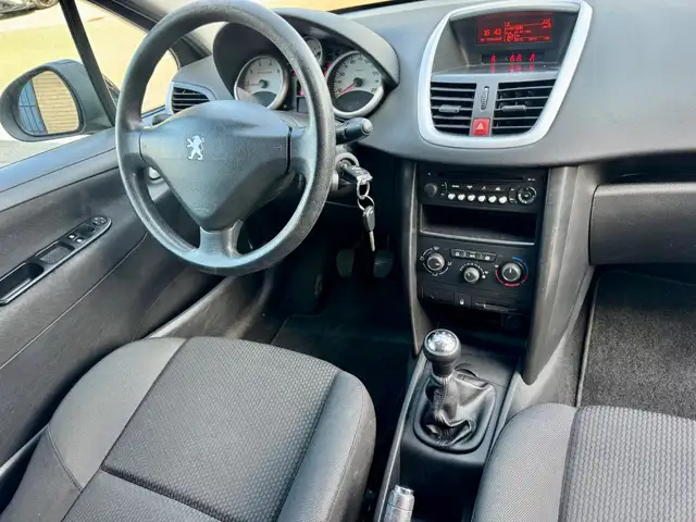 Peugeot 207 view 2