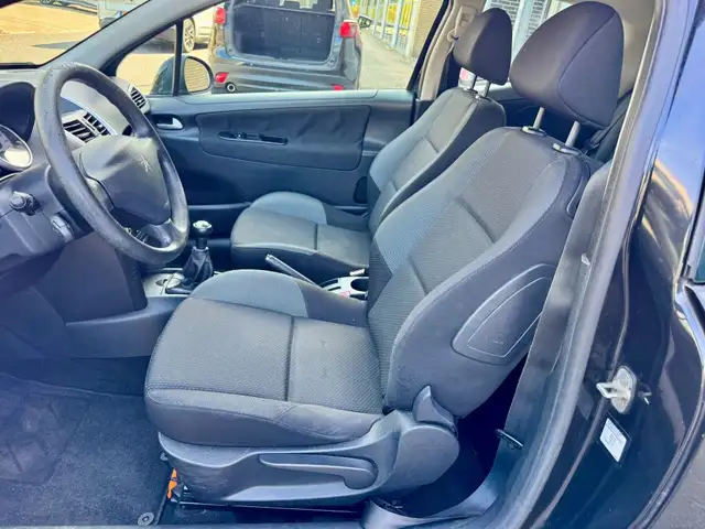 Peugeot 207 view 10
