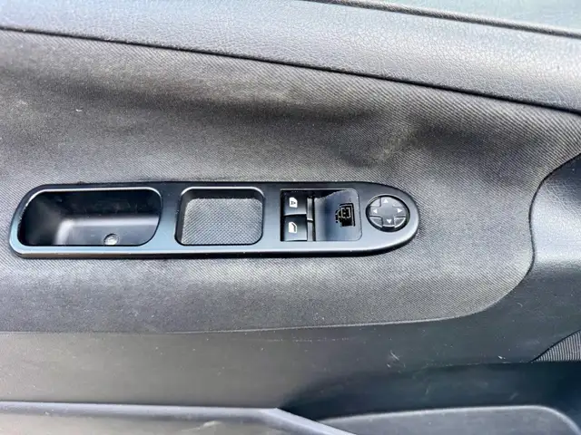 Peugeot 207 view 12