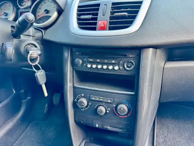Peugeot 207 view 3