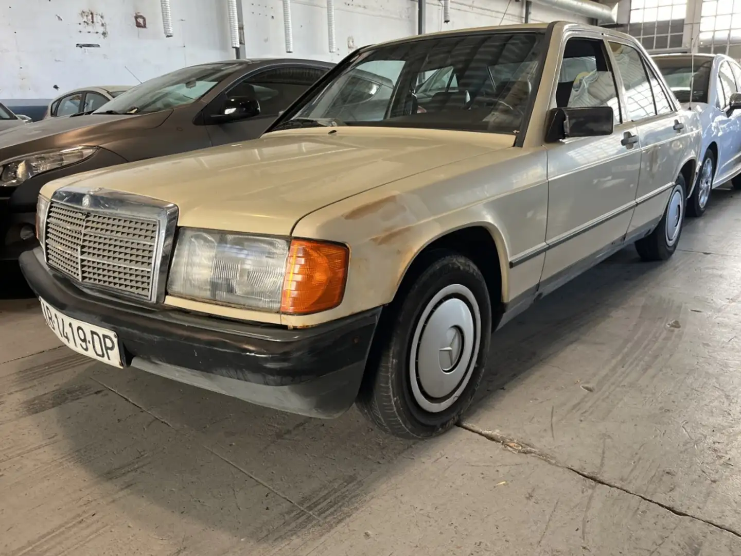 Mercedes-Benz 260 Berlina Manual de 4 Puertas - 2