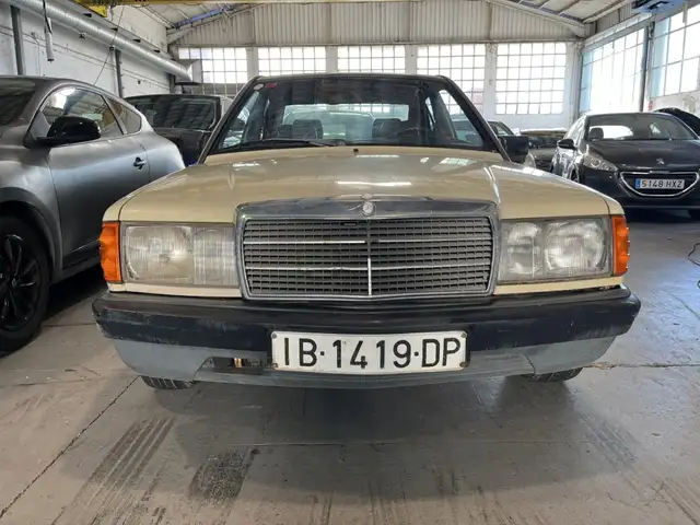 Mercedes-Benz 260 Berlina Manual de 4 Puertas