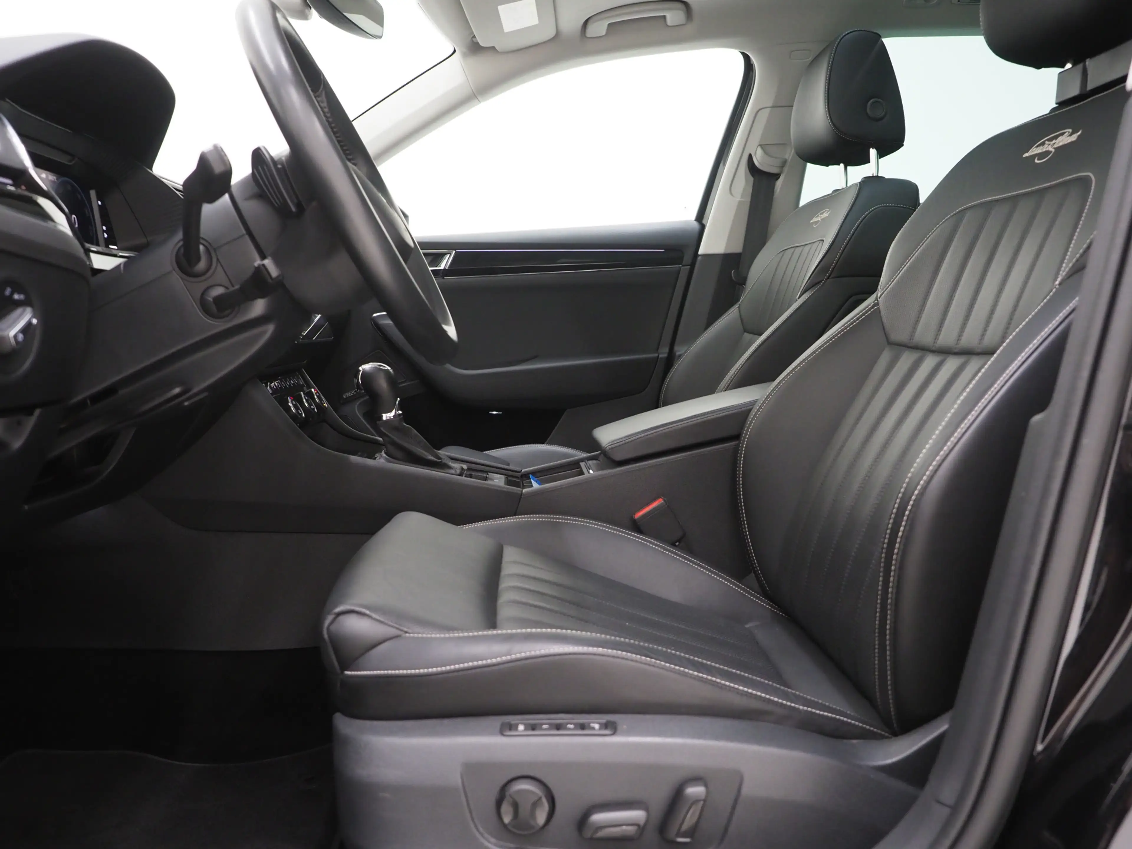 Skoda Superb Combi 1.4 TSI iV Laurin & Klement | Panoramadak | — photo 17