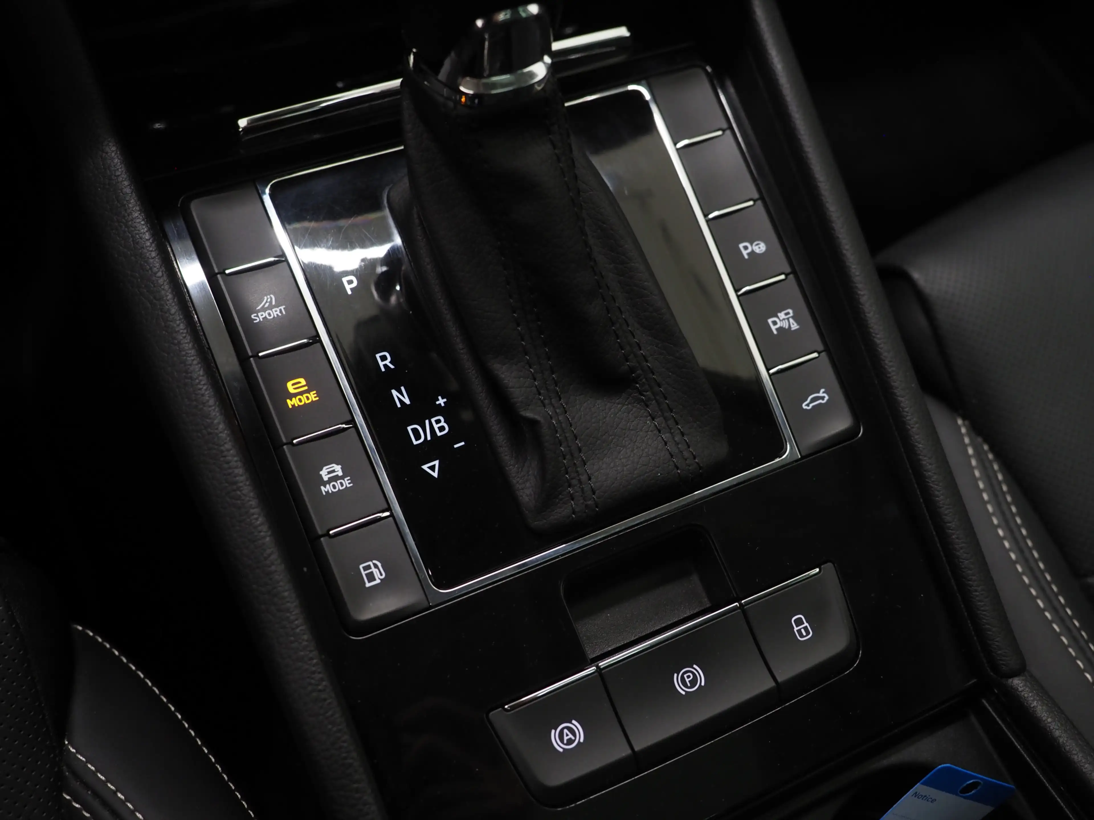 Skoda Superb Combi 1.4 TSI iV Laurin & Klement | Panoramadak | — photo 37