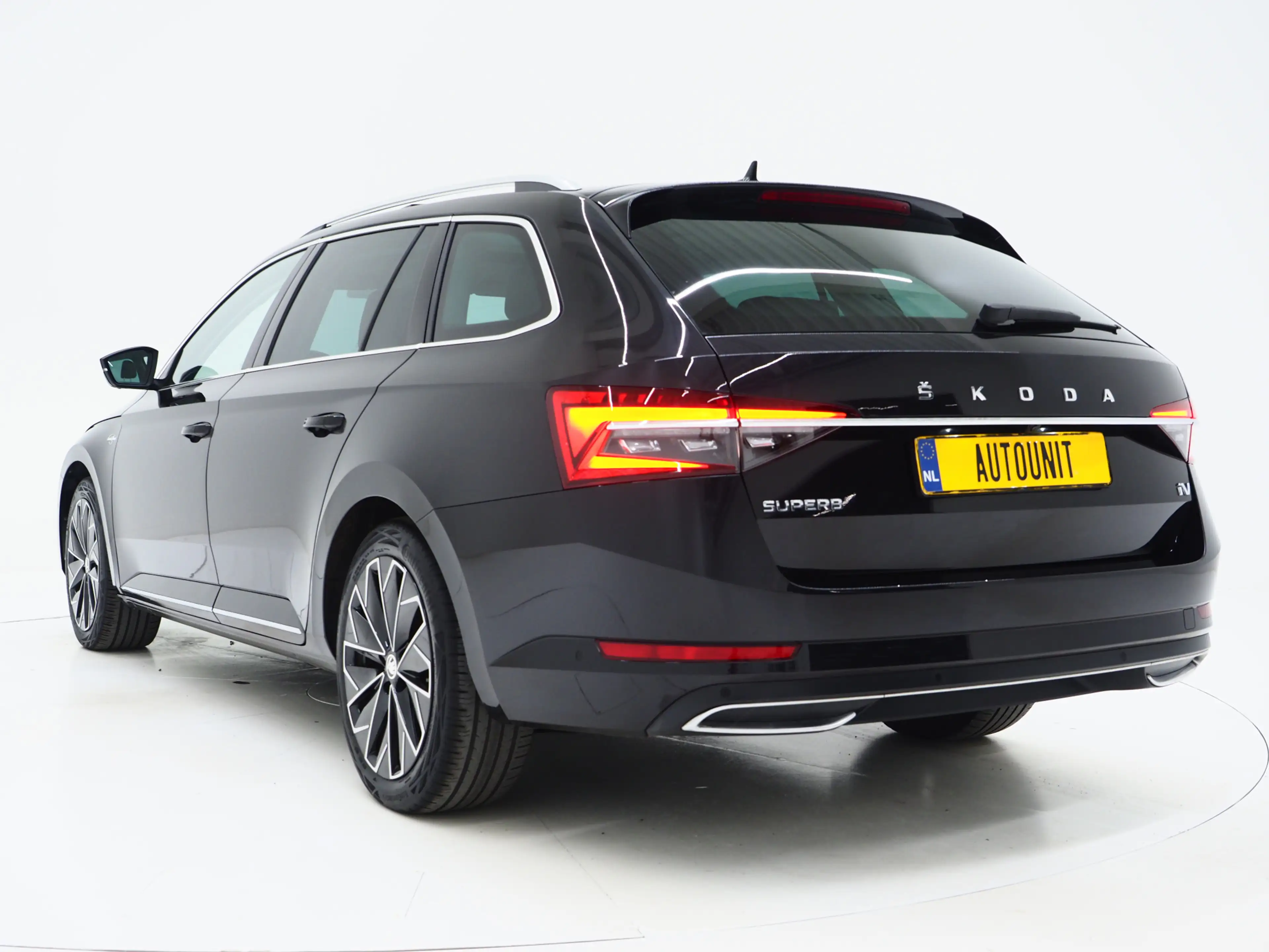 Skoda Superb Combi 1.4 TSI iV Laurin & Klement | Panoramadak | — photo 3