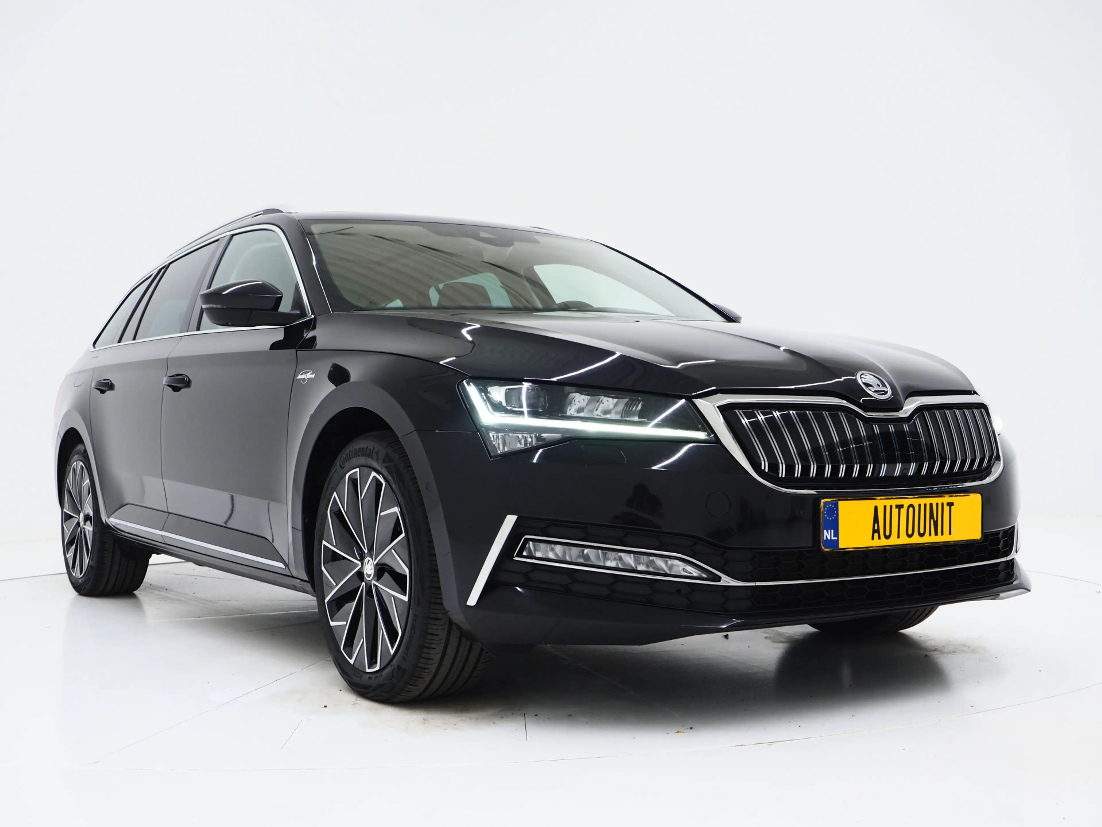 Skoda Superb Combi 1.4 TSI iV Laurin & Klement | Panoramadak | — photo 11