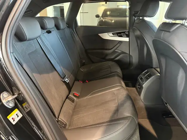 Audi S4 view 12