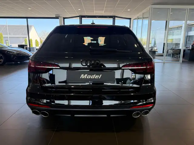 Audi S4 view 5