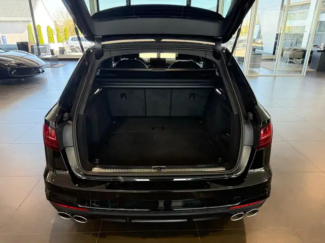 Audi S4 view 6