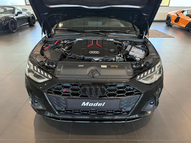 Audi S4 view 4