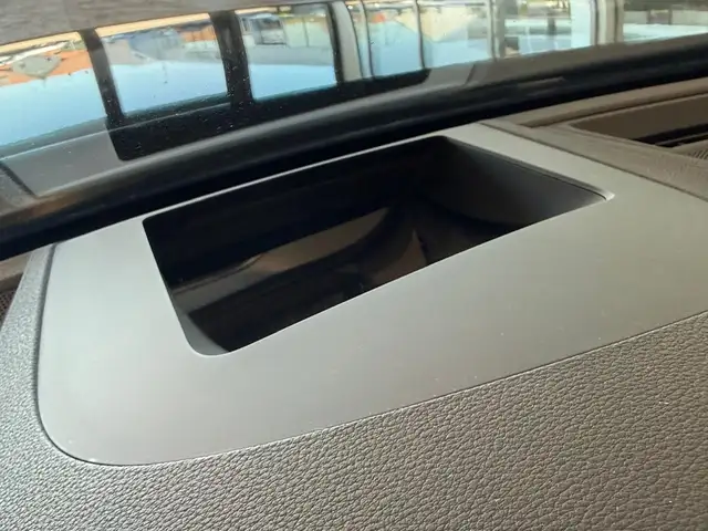 Audi S4 view 8