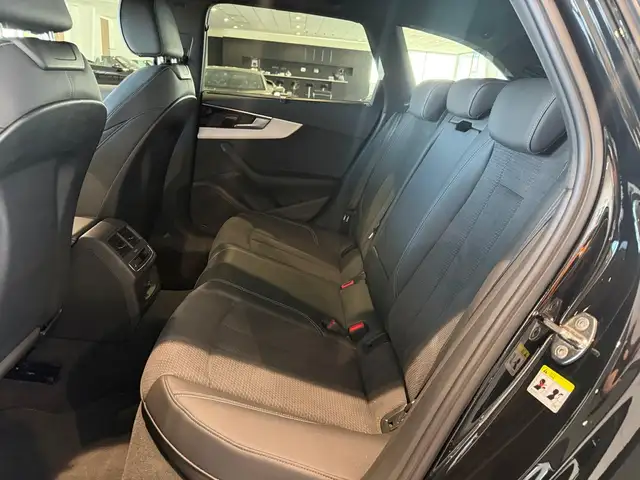 Audi S4 view 11