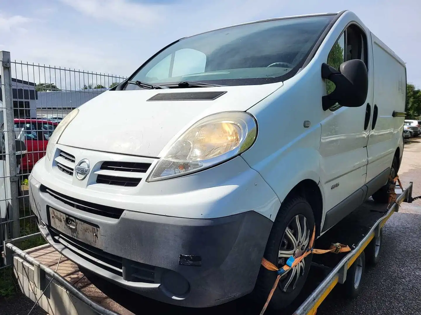 Nissan primaster 2.0 115 dci White - 1
