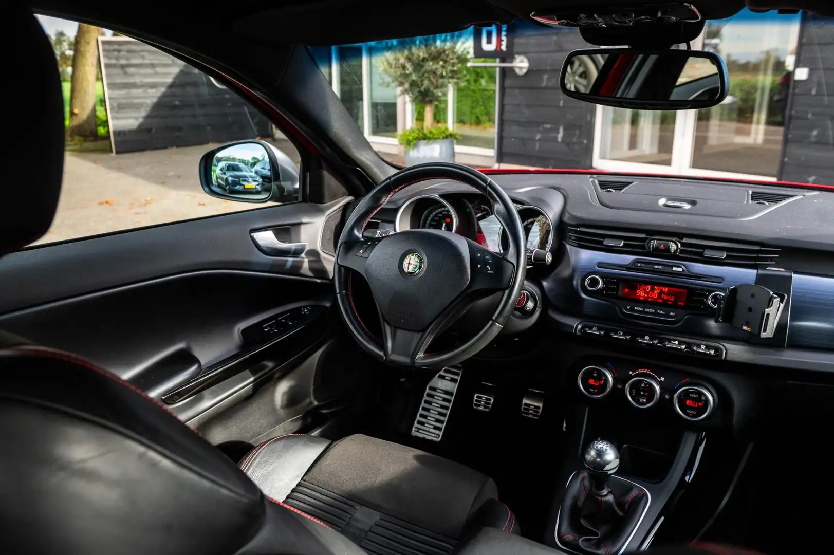 Alfa Romeo Giulietta 1.4 T 170 PK Distinctive Climate I Cruise I Half L Rood - 2