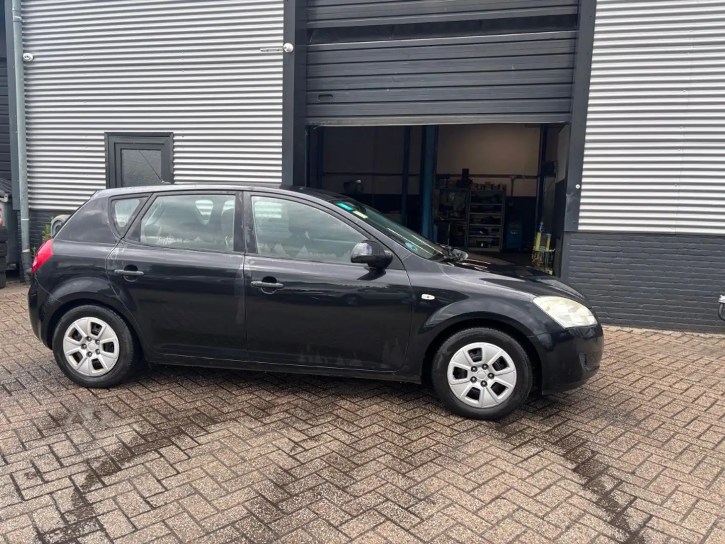 Kia Ceed / cee'd 1.6 X-tra 5 DRS | AIRCO | TREKHAAK | ELEK RAMEN Zwart - 1