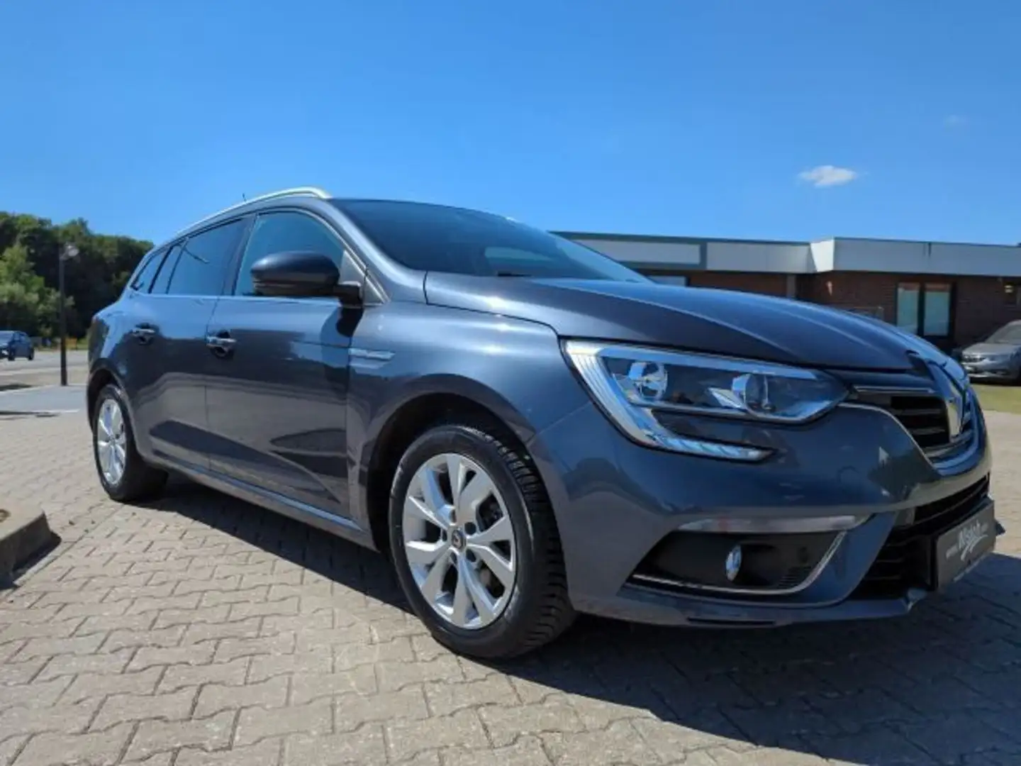 Renault Megane IV Grandtour 1.2 TCe 130 Energy Limited Grijs - 2