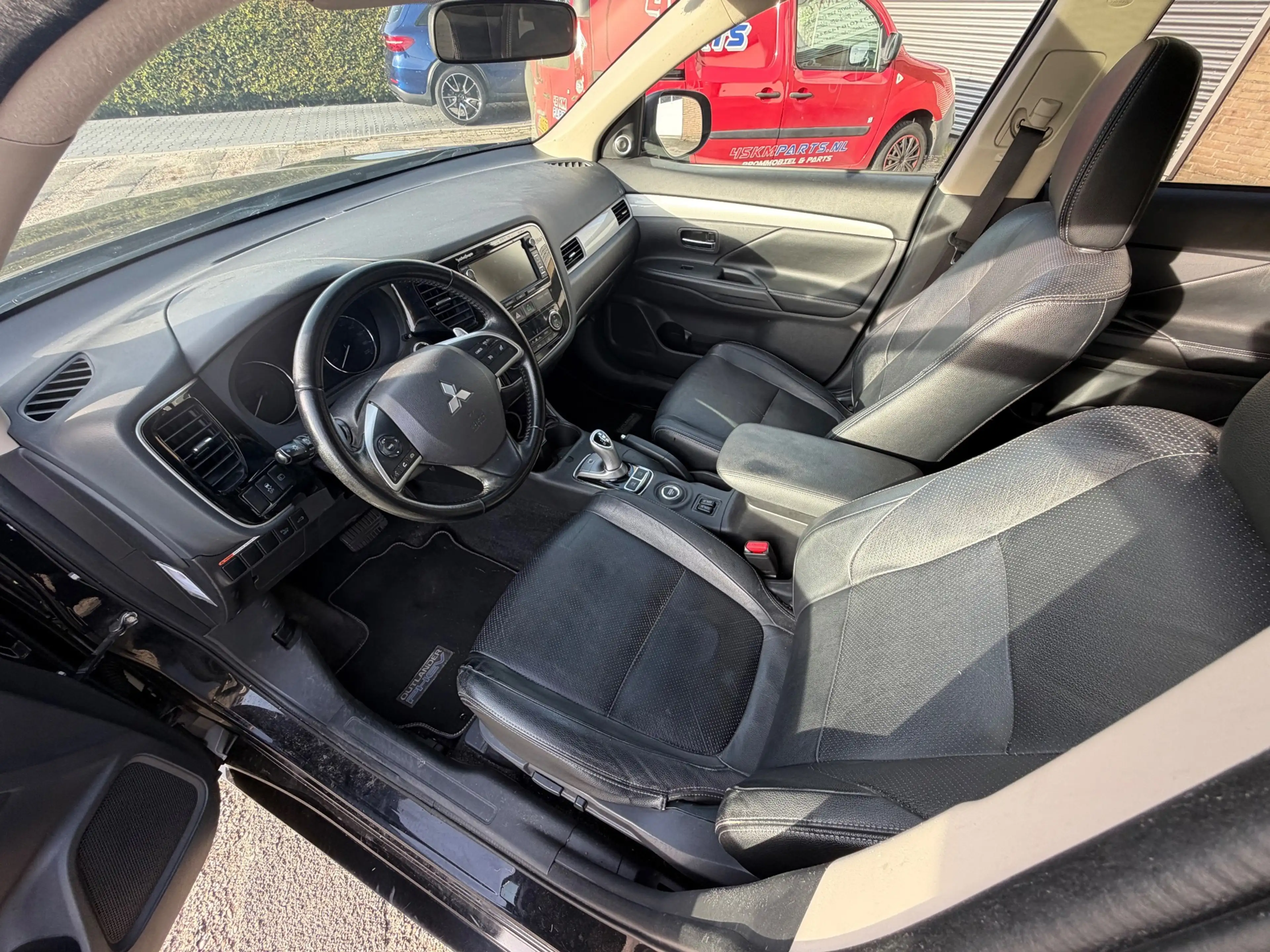 Mitsubishi Outlander 2.0 PHEV instyle 2013 open dak camera hagel schade — photo 4
