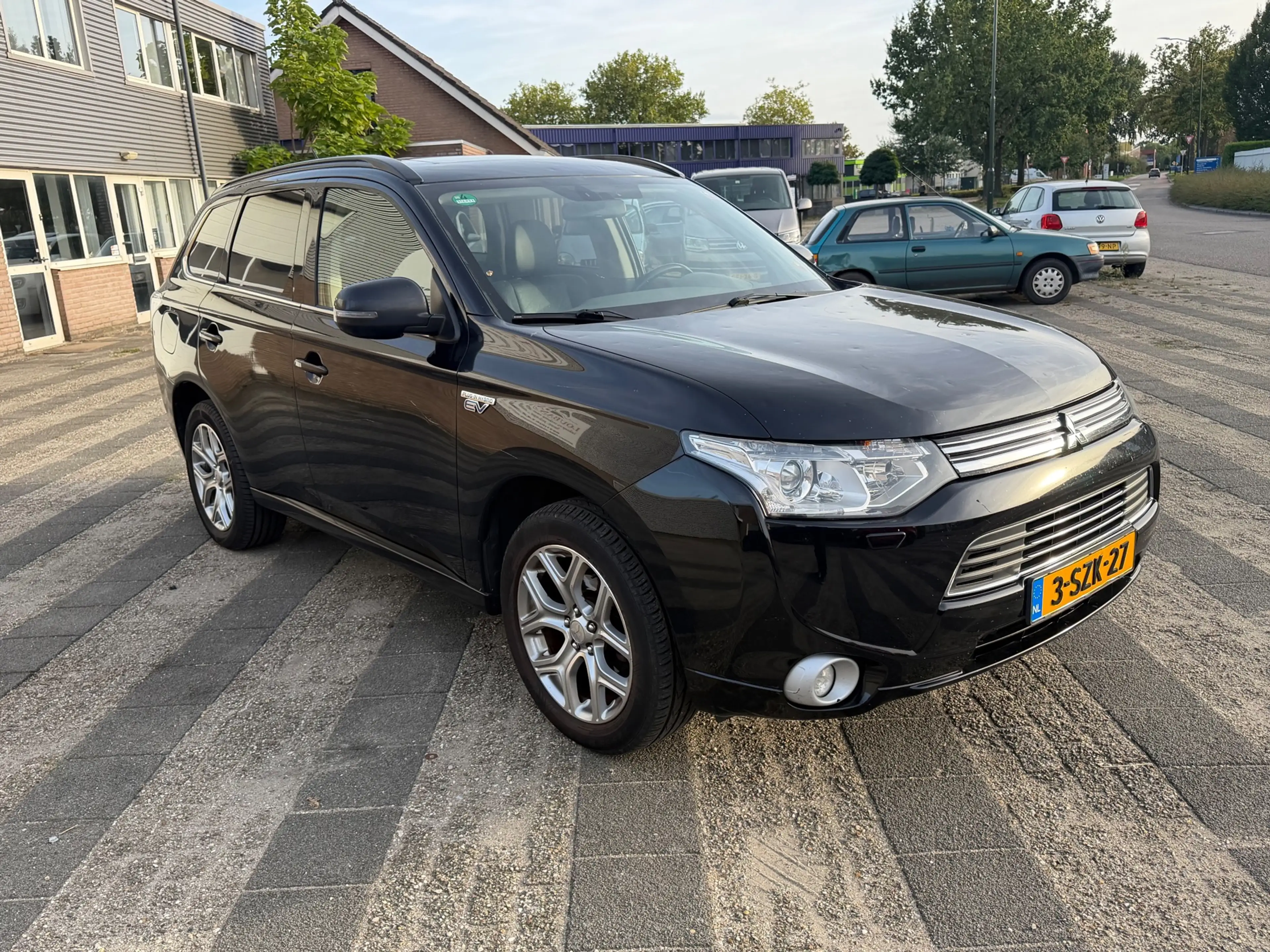 Mitsubishi Outlander 2.0 PHEV instyle 2013 open dak camera hagel schade — photo 3