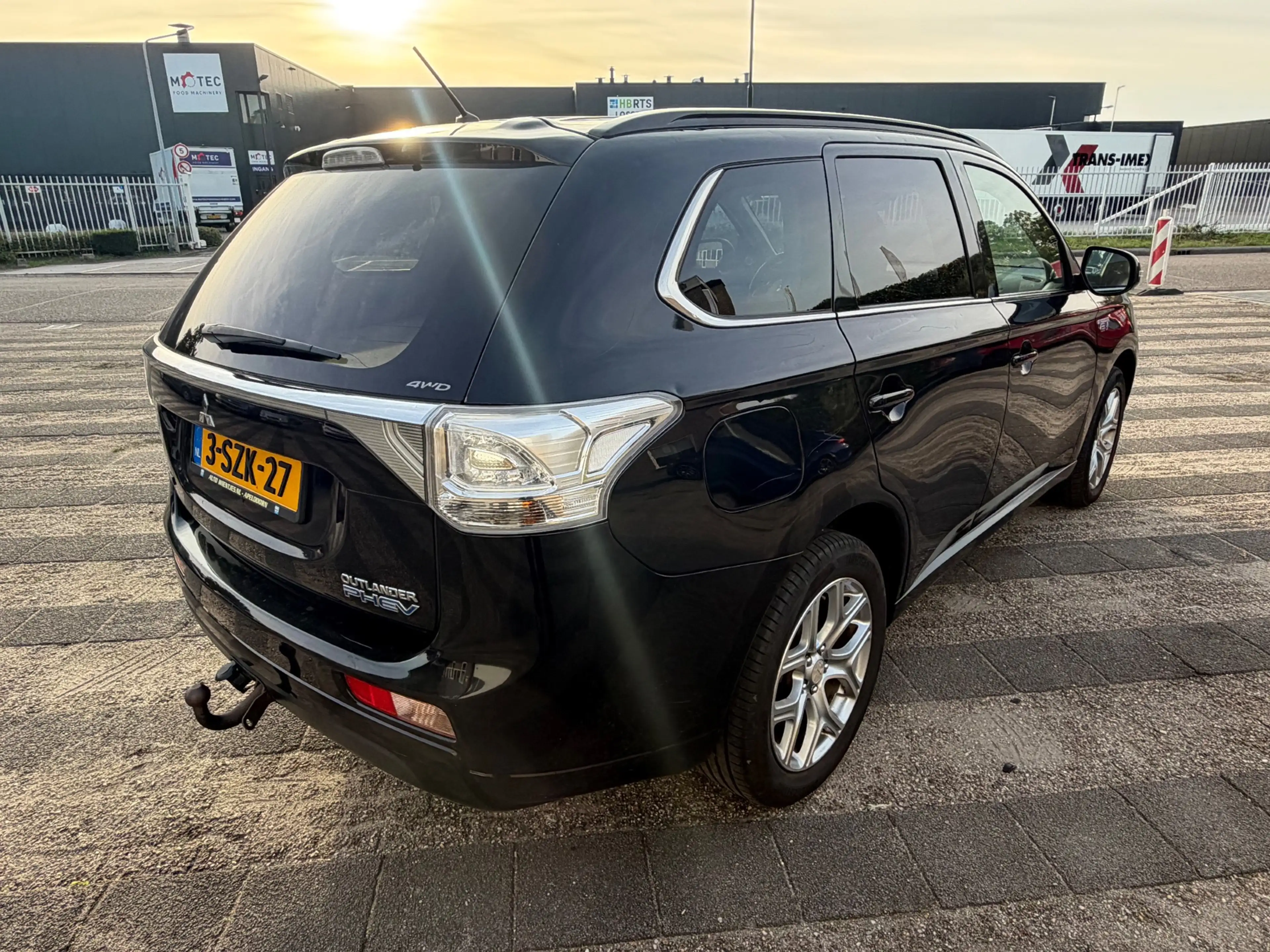 Mitsubishi Outlander 2.0 PHEV instyle 2013 open dak camera hagel schade — photo 13