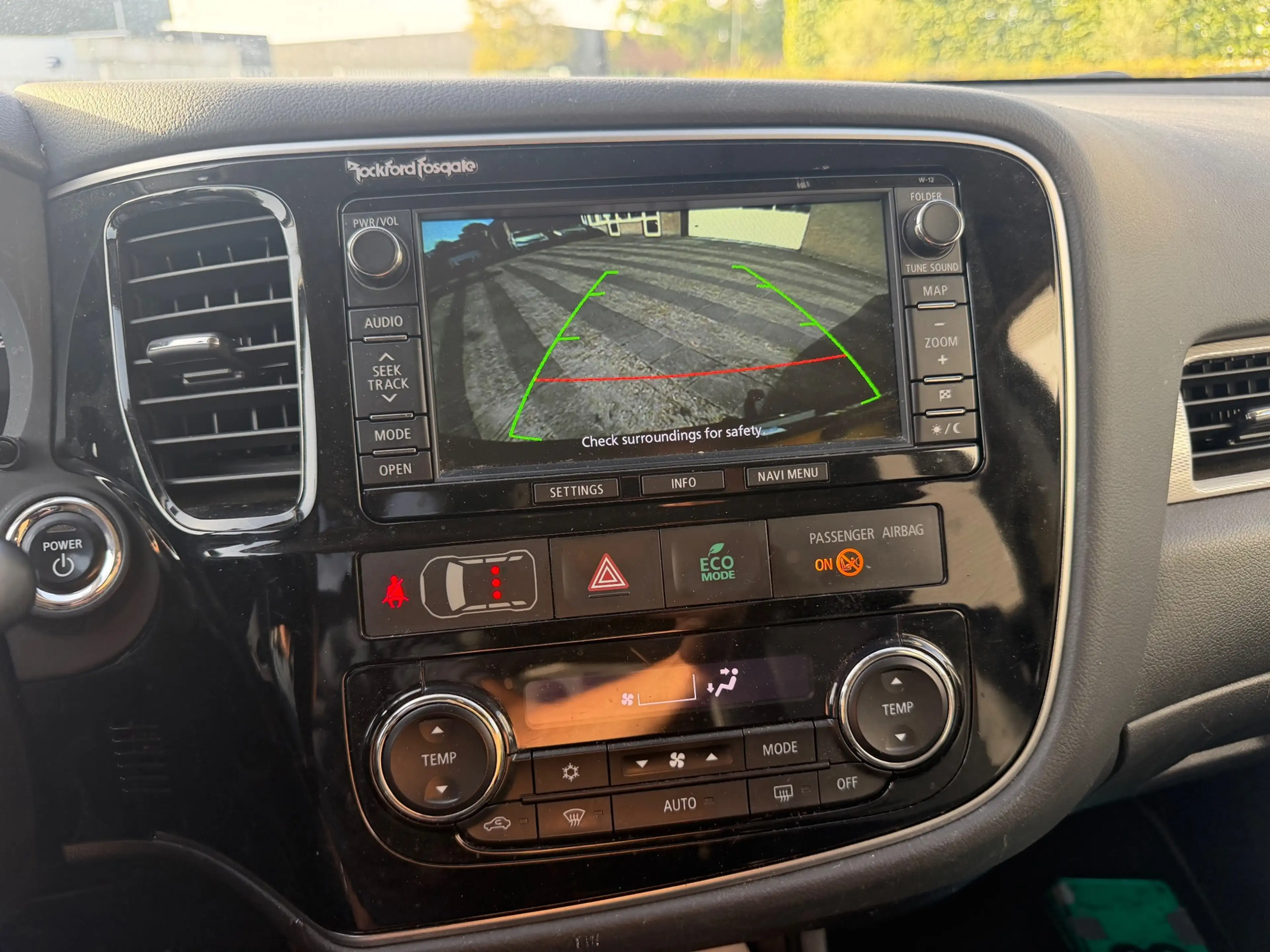 Mitsubishi Outlander 2.0 PHEV instyle 2013 open dak camera hagel schade — photo 6