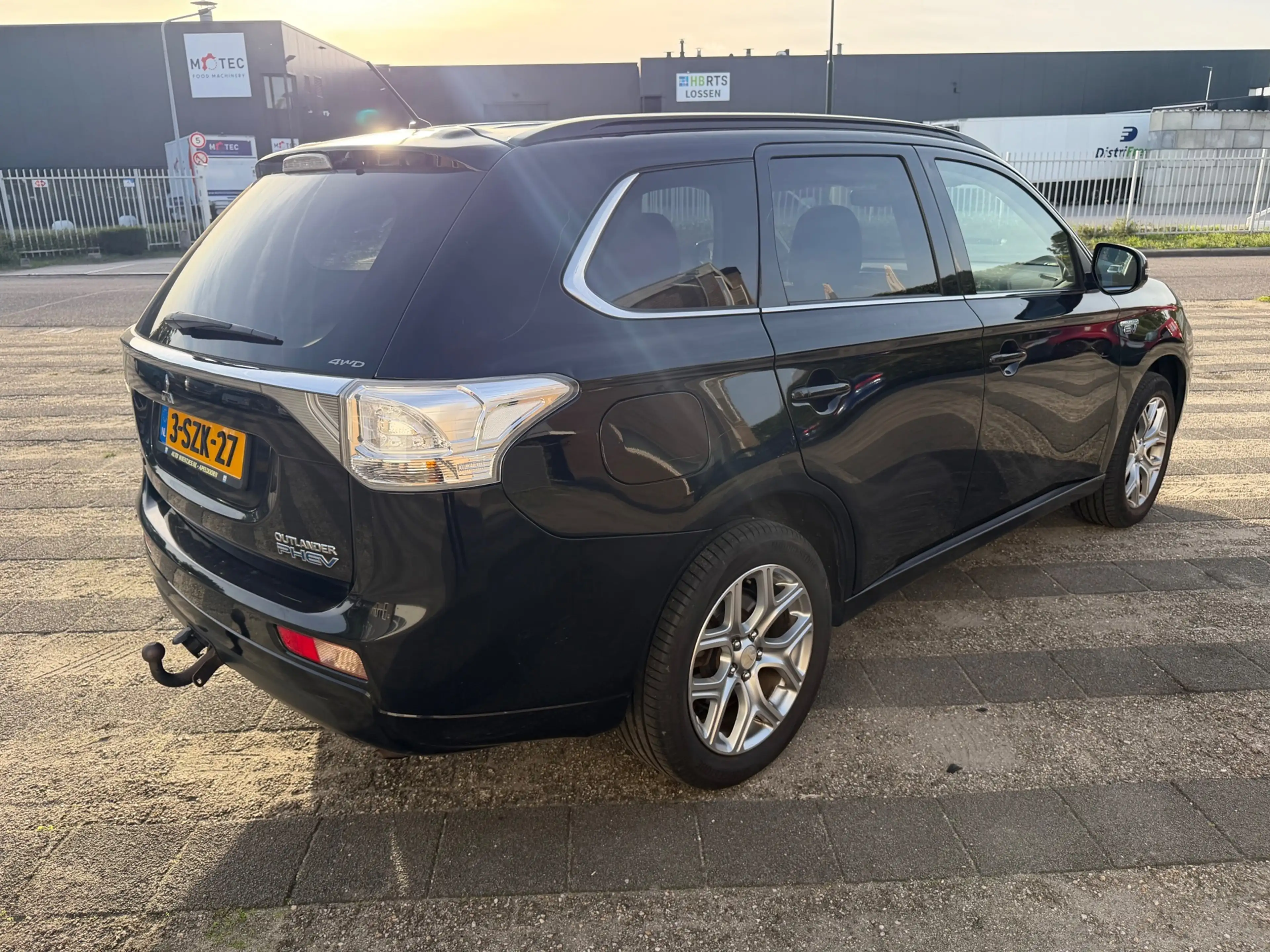 Mitsubishi Outlander 2.0 PHEV instyle 2013 open dak camera hagel schade — photo 7